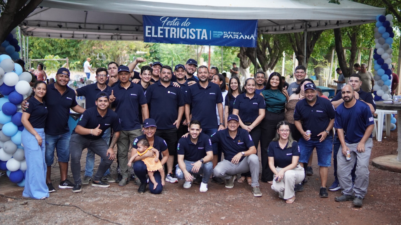 Equipe completa da Elétrica Paraná reunida na Festa do Eletricista
