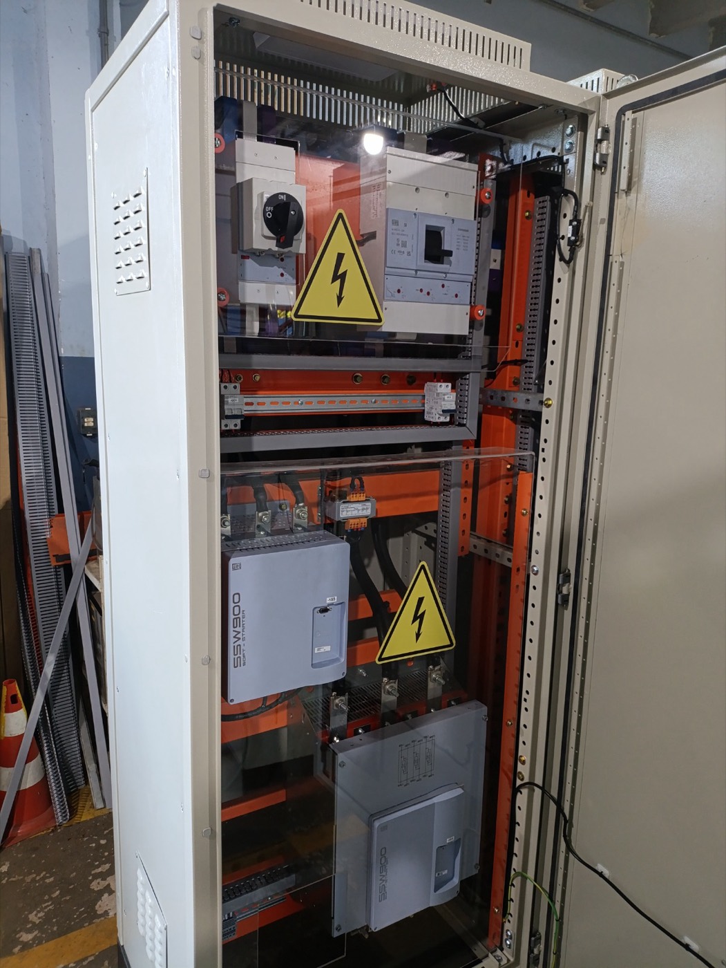 Painel de comando industrial montado pela Elétrica Paraná